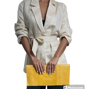 Tahari,women jacket. size Large. color: cream